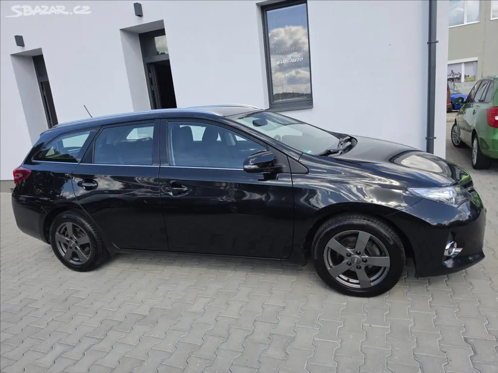 Toyota Auris, 1,6 97 KW Automat kamera navi - fotka 5