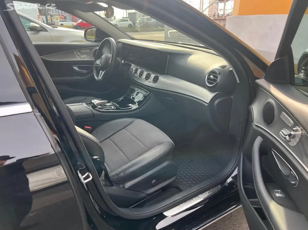 Mercedes Benz E 220 D - fotka 6