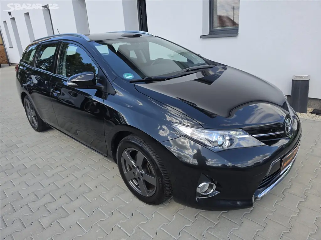 Toyota Auris, 1,6 97 KW Automat kamera navi - fotka 4