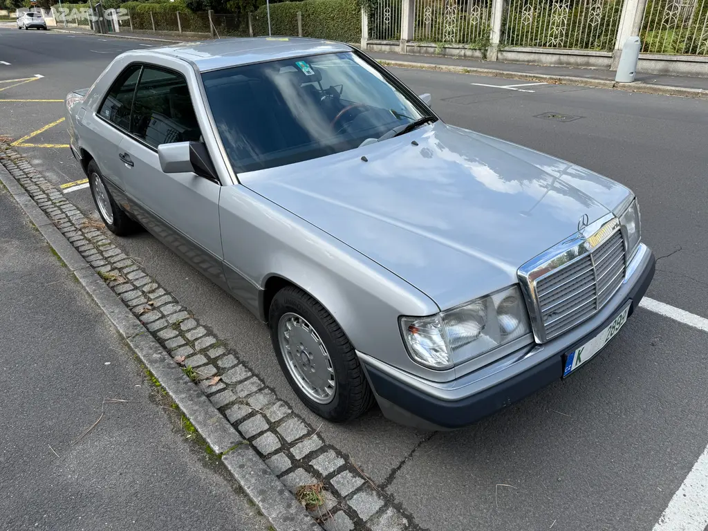 Mercedes-Benz W124 coupe, 2.3i 97 kW, 175.977 km - fotka 3