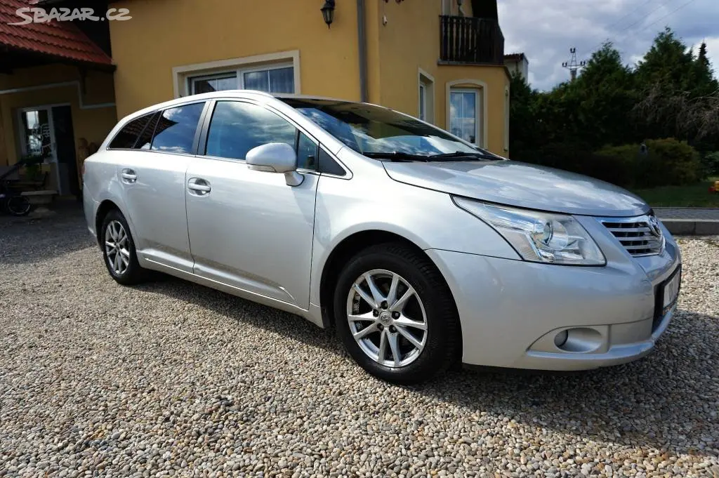 Toyota Avensis, 2,0 D-4D 93 kW - fotka 2