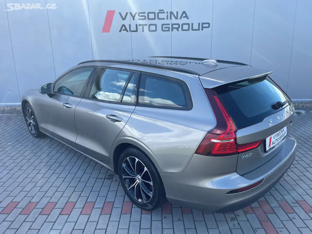 Volvo V60, D3 MOMENTUM Aut. - fotka 2