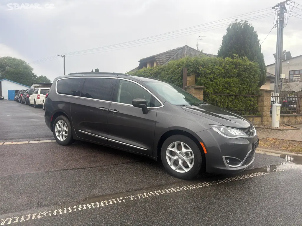 Chrysler Pacifica 3,6 Pentastar 8 míst 2017