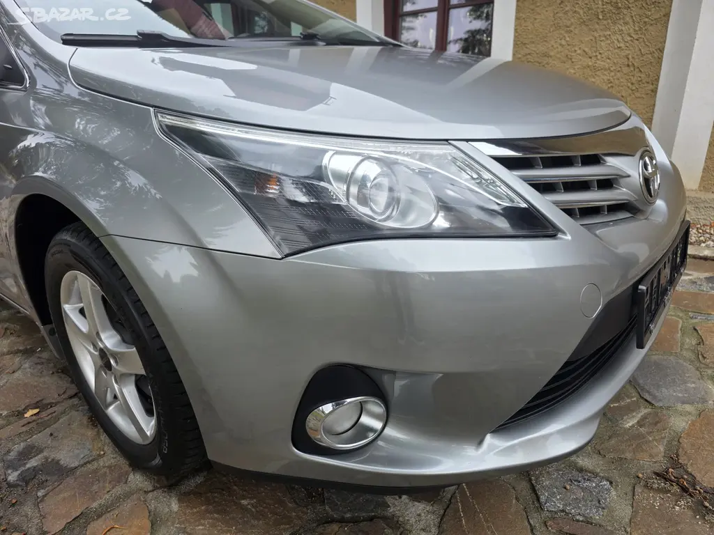 Toyota Avensis 1.8 ben. - fotka 2