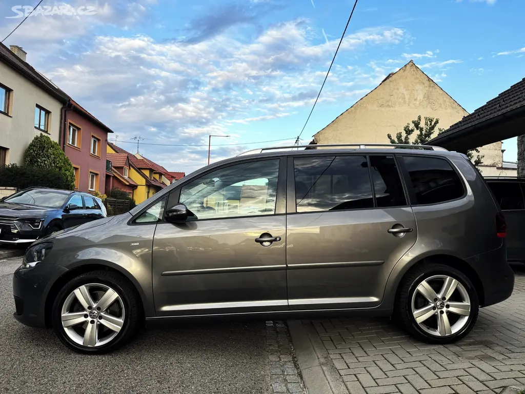 Volkswagen TOURAN 2.0TDI 7-MÍST,ALU,TAŽNÉ,PANORAMA - fotka 4