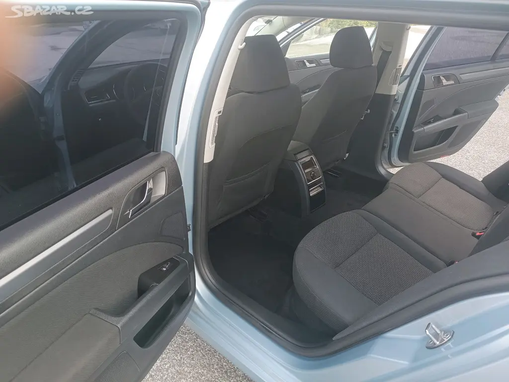 Škoda Superb combi 1.4 92kw benzin - fotka 4