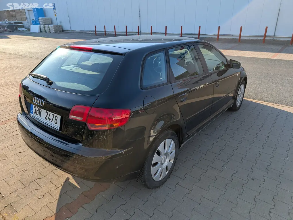Audi A3 1.9TDi 77kW Sportback z roku 2006 - fotka 4