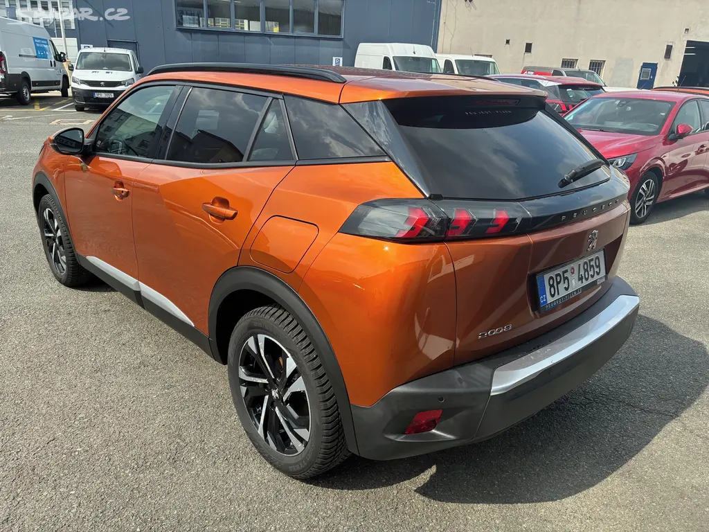 Peugeot 2008, 1,2 PureTech Active Pack 82k - fotka 4