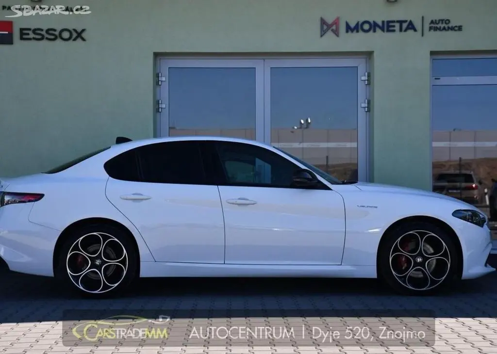 Alfa Romeo Giulia 2.0 TURBO 16V 206kW Q4 VELOCE - fotka 5