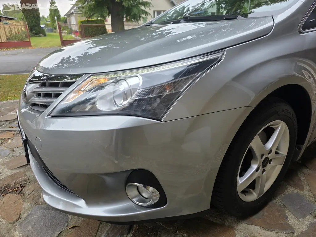 Toyota Avensis 1.8 ben. - fotka 4