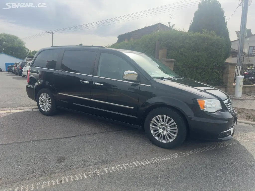 Chrysler Lancia Voyager Town 3,6 DVD Navi 2012 - fotka 2