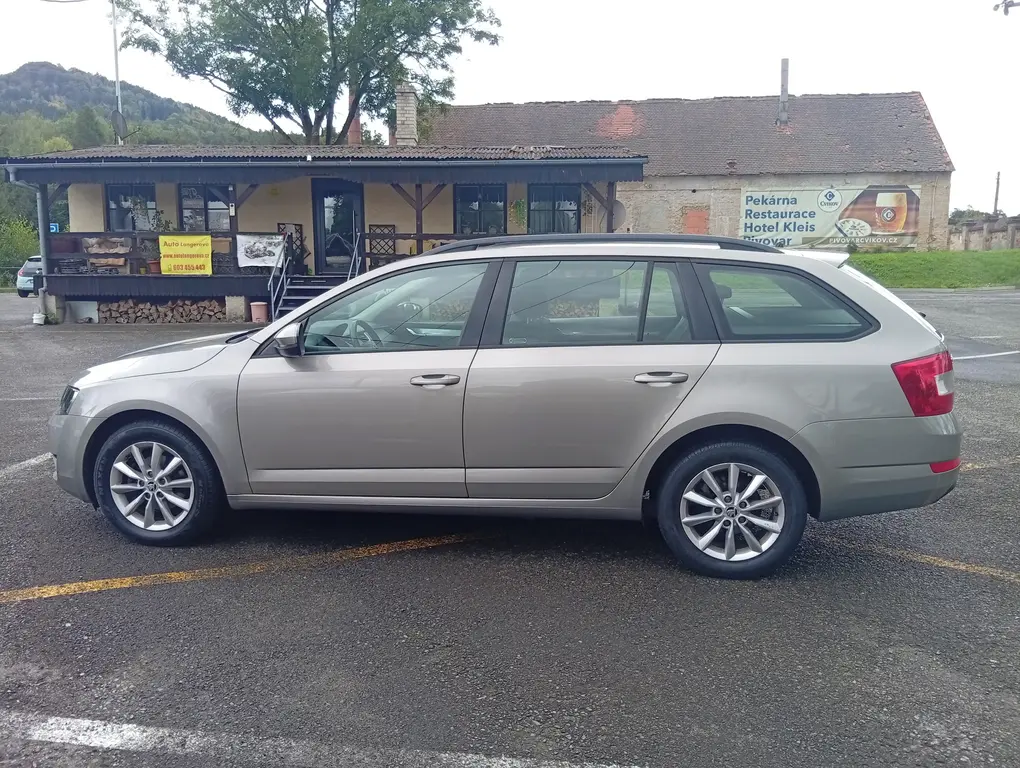 Škoda Octavia 1,6 TDI 81kw TK do 3/2028-koup. v ČR - fotka 4