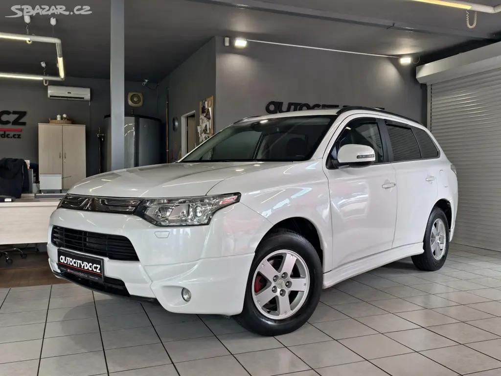 Mitsubishi Outlander, 2.2 DI-D 4x4, 7MÍST, INSTYLE - fotka 3