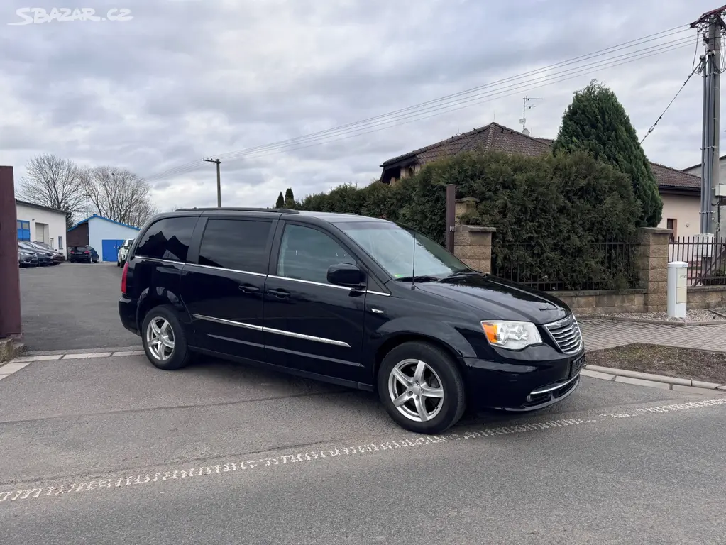 Chrysler Town Country 3,6 RT Penta DVD 2014 - fotka 2