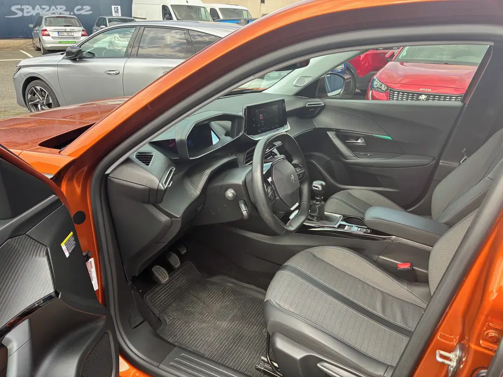 Peugeot 2008, 1,2 PureTech Active Pack 82k - fotka 5