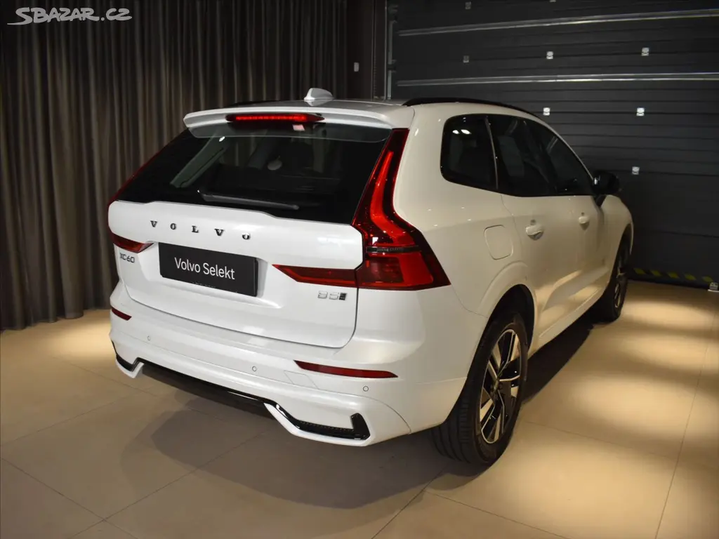 Volvo XC60, 2,0 B5 AWD PLUS BLIS,Bezklíč - fotka 5