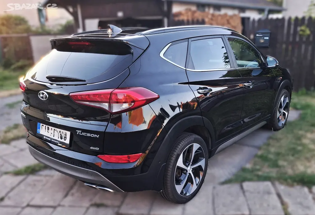SUV Hyundai Tucson 2,0 CRDI, automat, 4x4 premium - fotka 3