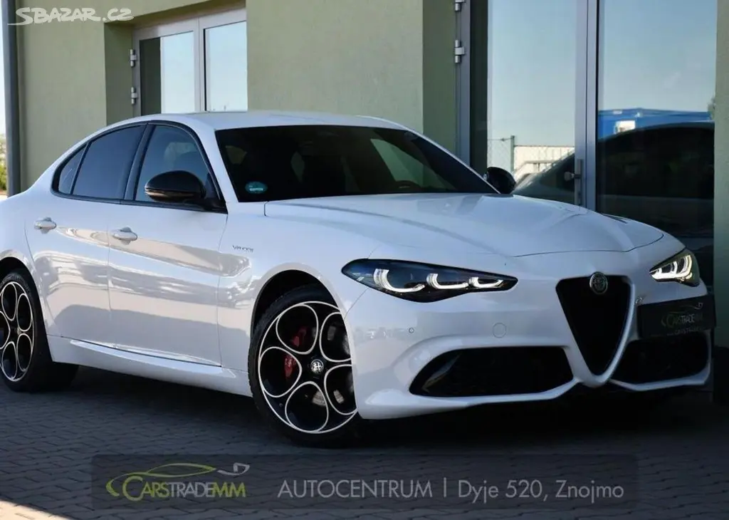 Alfa Romeo Giulia 2.0 TURBO 16V 206kW Q4 VELOCE - fotka 6