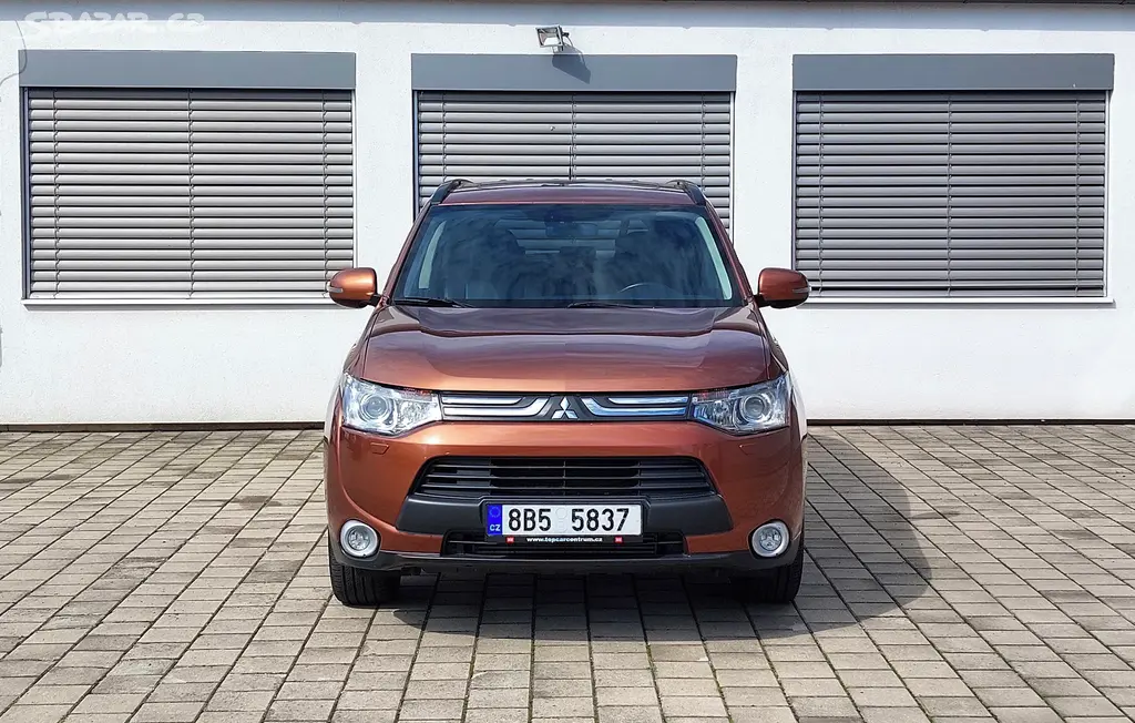 Mitsubishi Outlander, 2.2, 110 kW, 4×4, 7-místné - fotka 2
