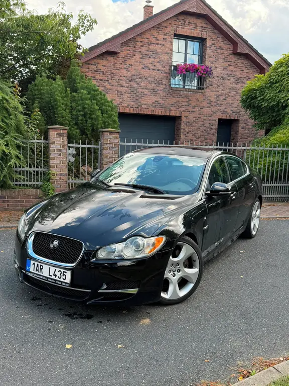 Jaguar XF 3.0 V6 Diesel pěkný stav, STK do 2028 - fotka 2