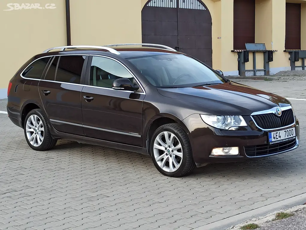 ŠKODA SUPERB Combi 2.0 TDi 125KW 4x4 / MANUÁL - fotka 2