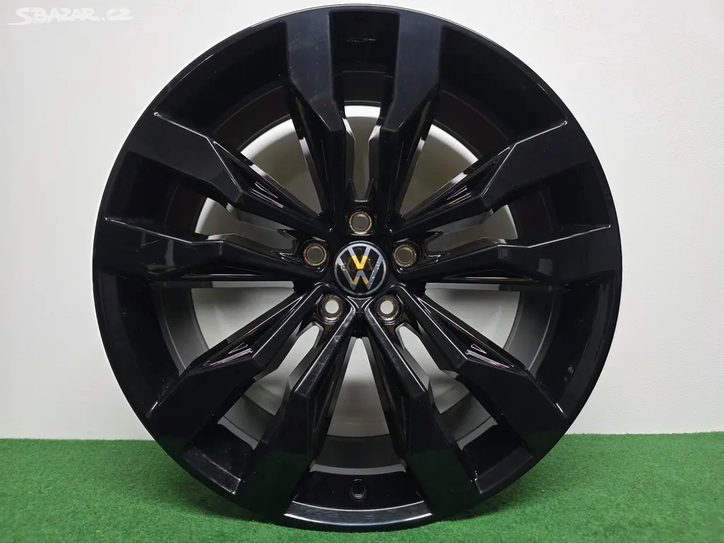VW Tiguan II Allspace Alu kola 20 Suzuka Originál
