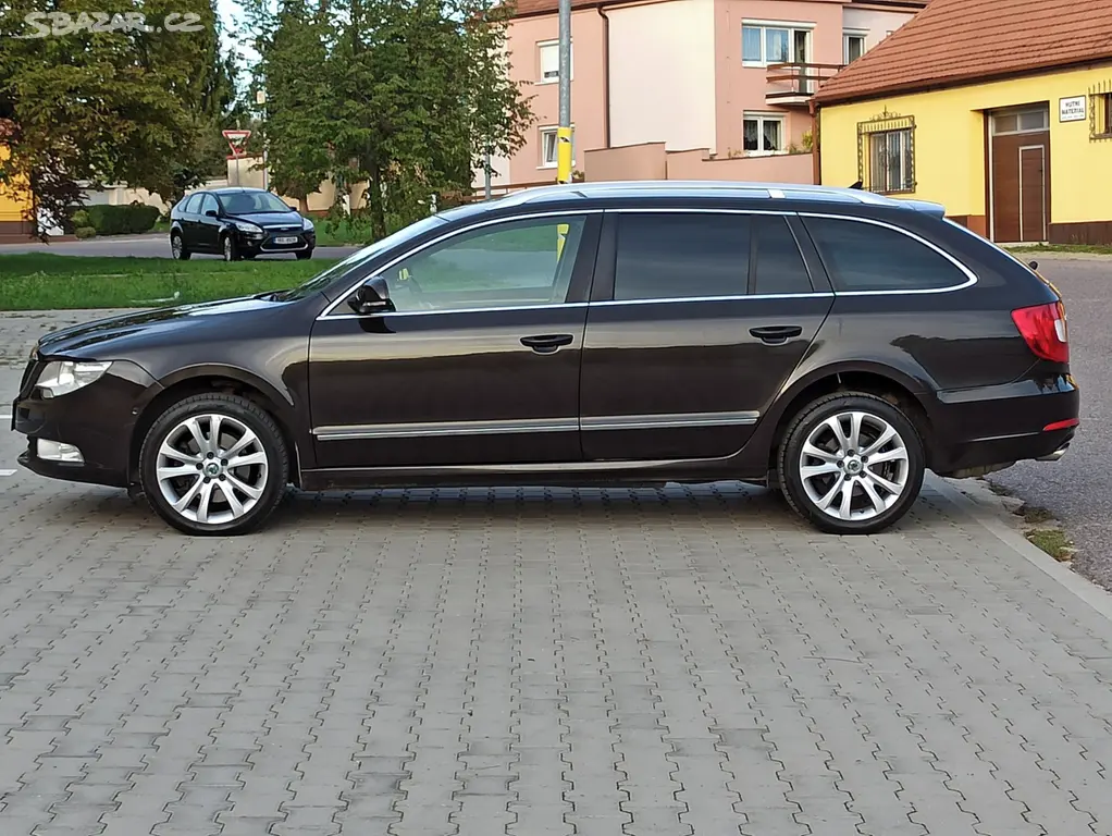 ŠKODA SUPERB Combi 2.0 TDi 125KW 4x4 / MANUÁL - fotka 6
