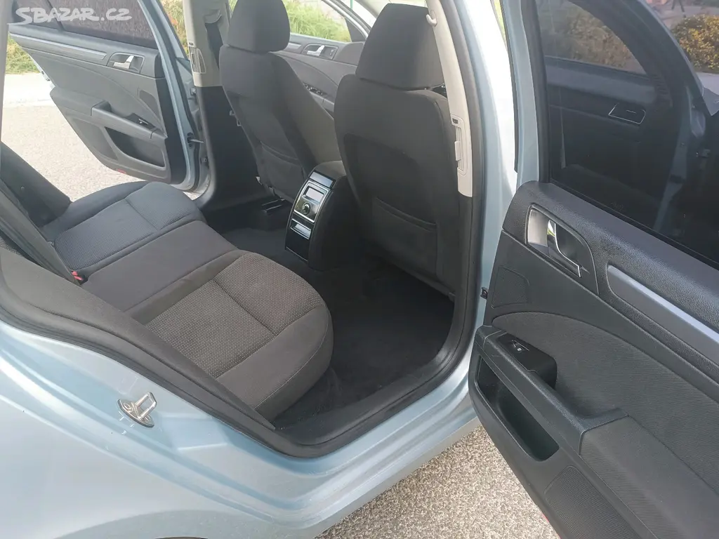 Škoda Superb combi 1.4 92kw benzin - fotka 3