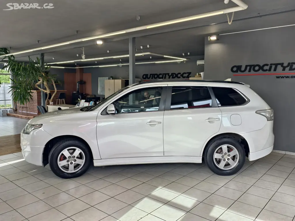 Mitsubishi Outlander, 2.2 DI-D 4x4, 7MÍST, INSTYLE - fotka 4