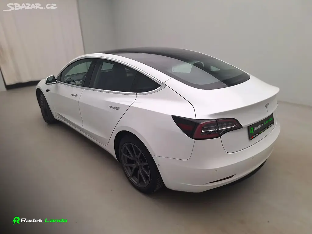 Tesla Model 3, Standard Range Plus | 225 kW - fotka 2