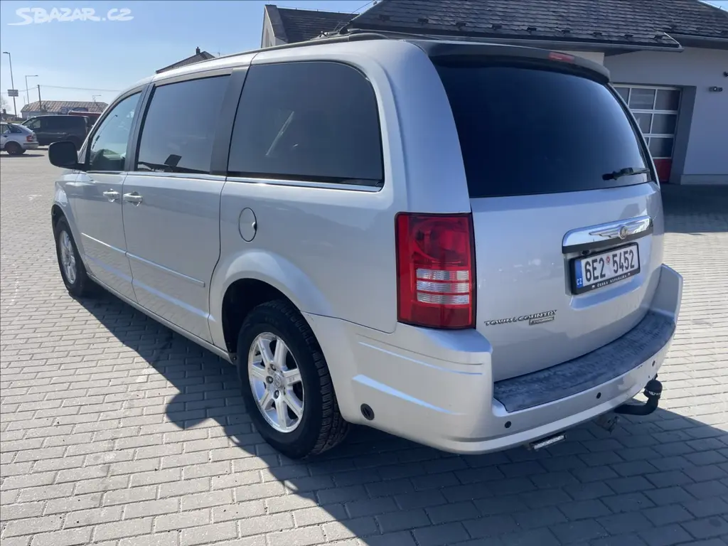 Chrysler Town & Country 3.8 V6 LPG 7 míst - fotka 3