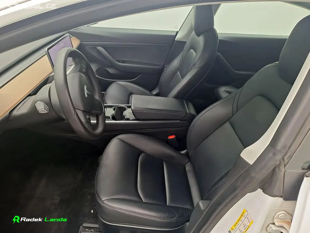 Tesla Model 3, Standard Range Plus | 225 kW - fotka 6