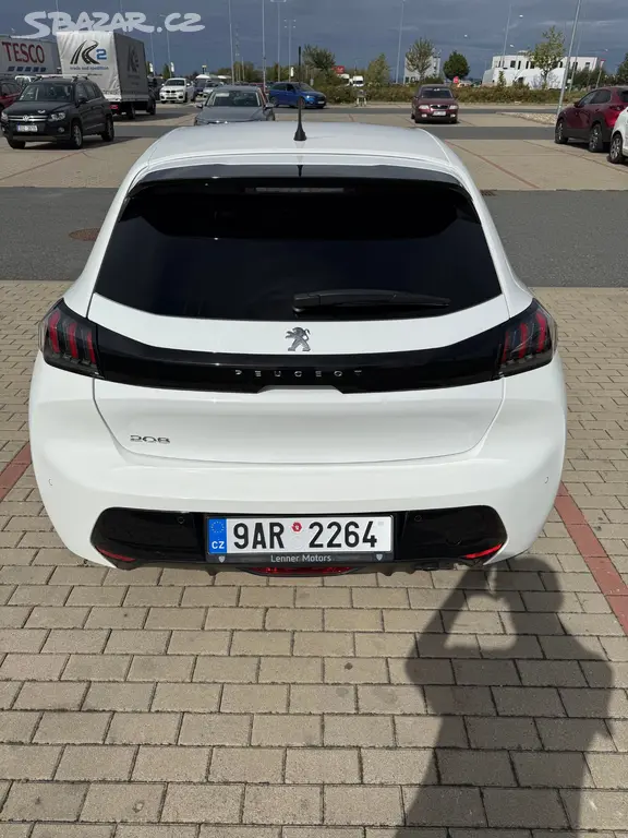 Peugeot 208 II 1.2 PT Allure 6st. manuál | 32100km - fotka 3