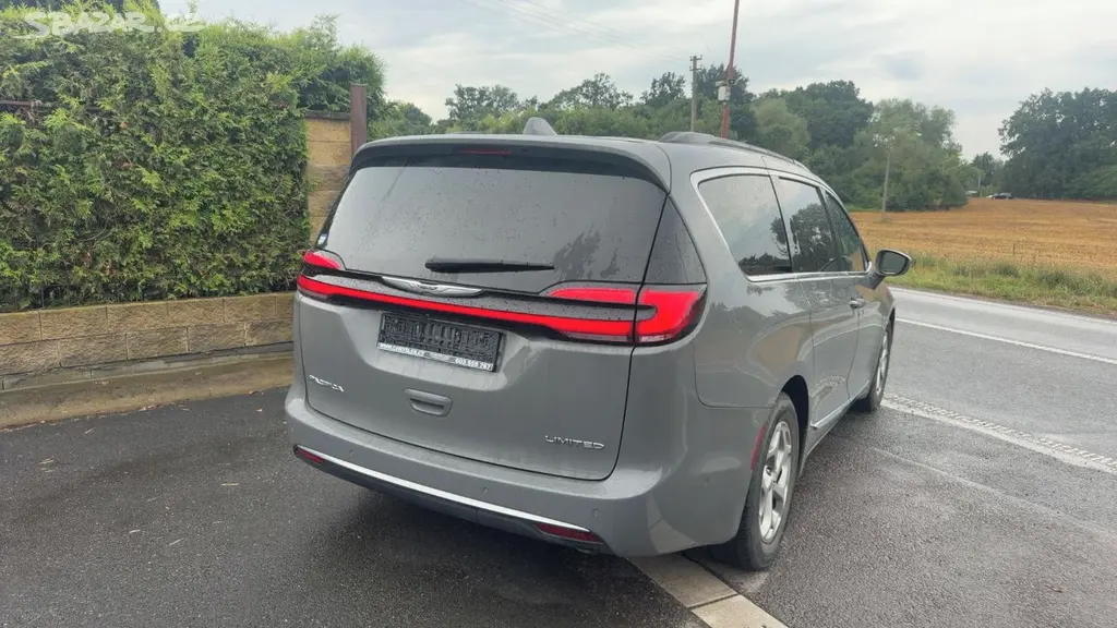 Chrysler Pacifica 3,6 RU Limited Radar 360 2022 - fotka 4