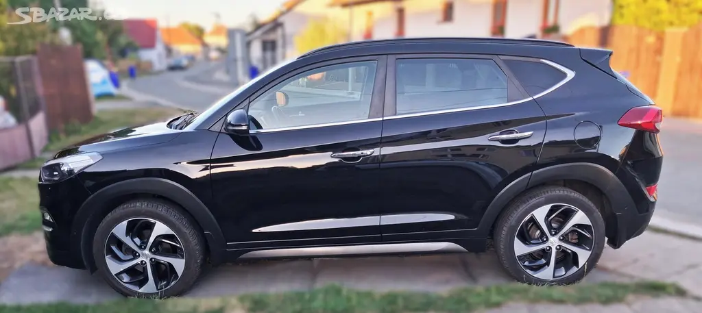 SUV Hyundai Tucson 2,0 CRDI, automat, 4x4 premium - fotka 5