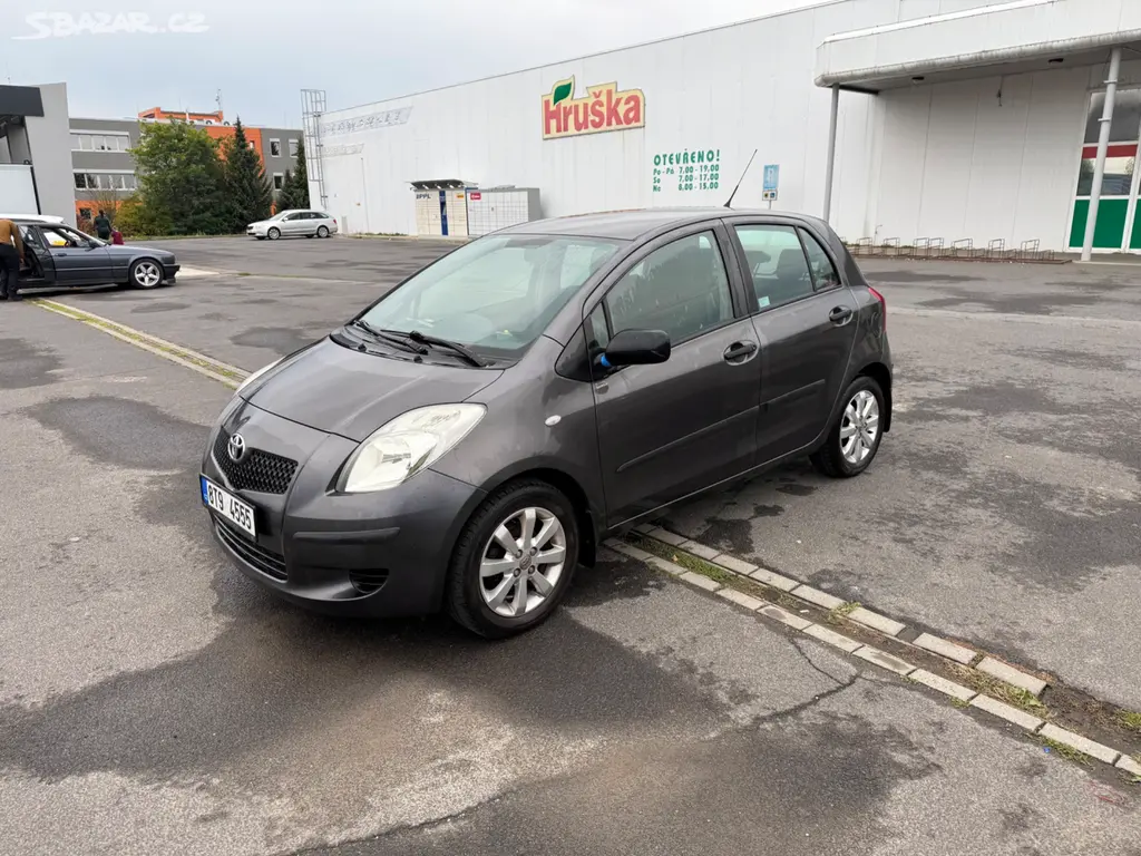Toyota Yaris 1.3i 64Kw - fotka 5