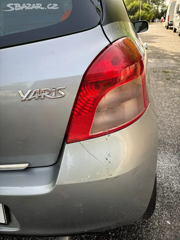 Yaris 1,3/64kw ČR servisní knížka stříbrná metal - fotka 5