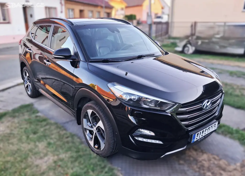 SUV Hyundai Tucson 2,0 CRDI, automat, 4x4 premium - fotka 2