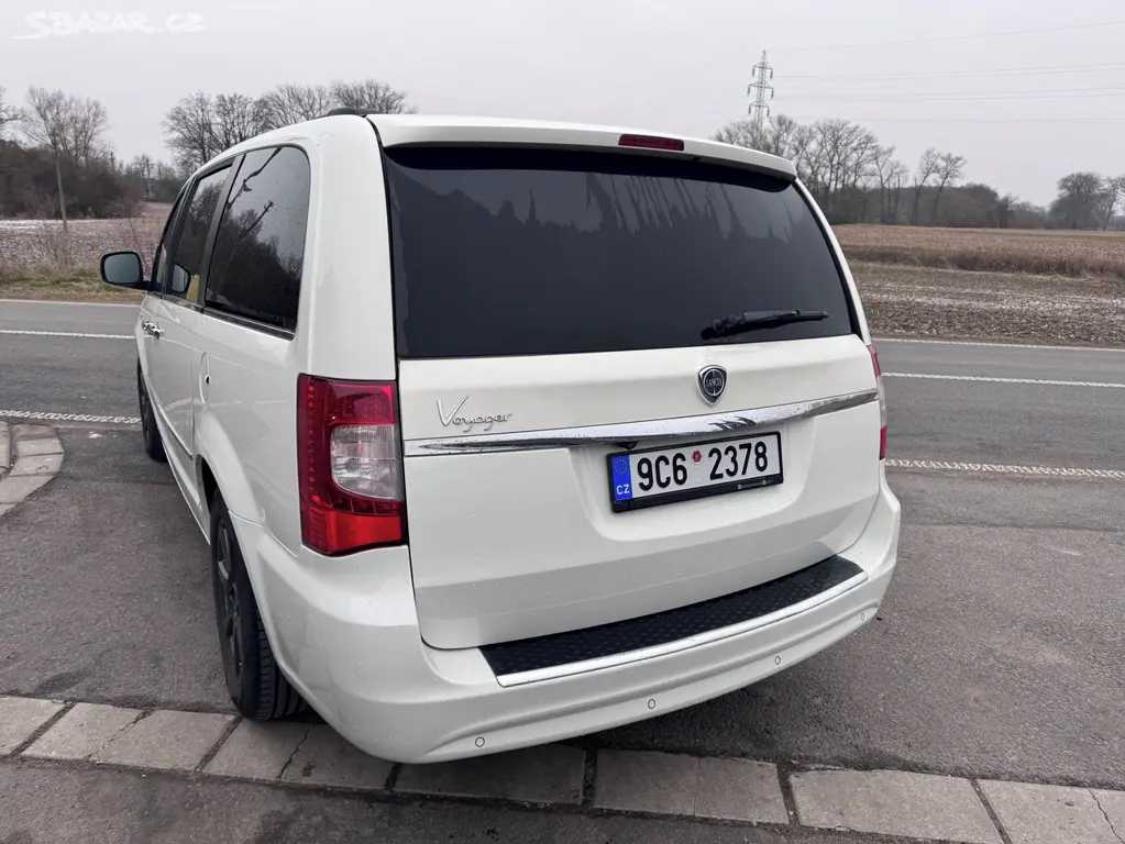 Lancia Voyager 3,6 DVD Gold RT Nový model 2012 - fotka 5