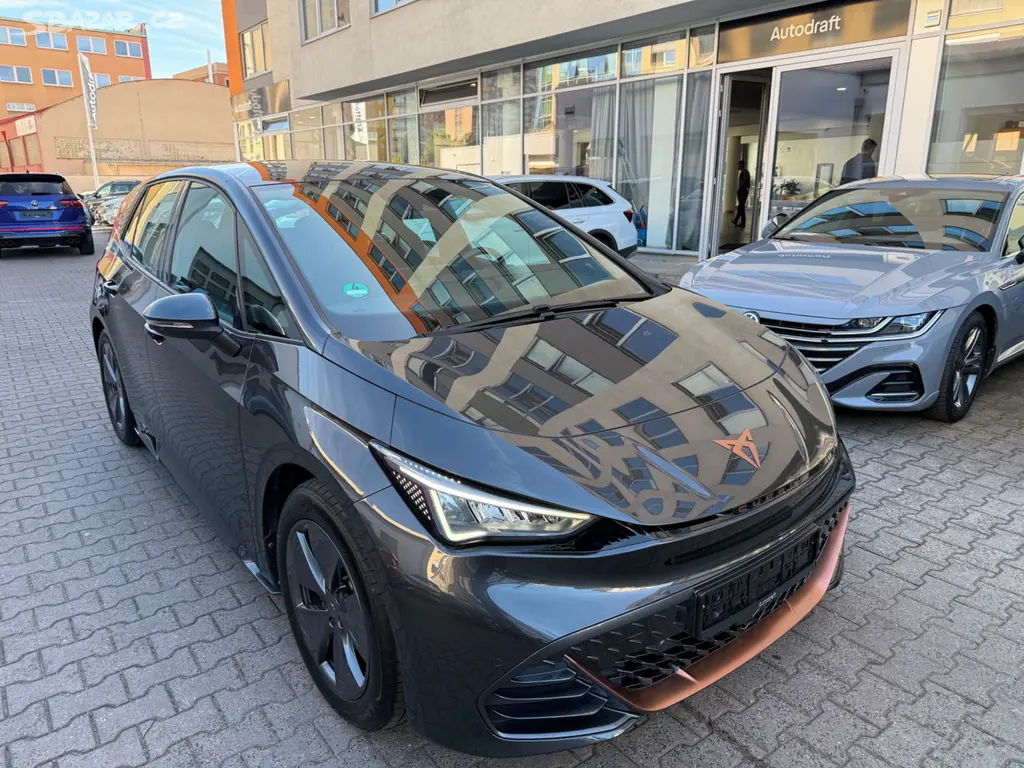 Cupra Born 150kW 62kWh SOH 97,3% 21tkm - Záruka