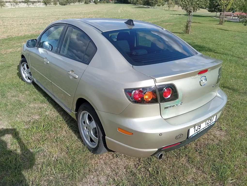 Mazda 3 - fotka 2