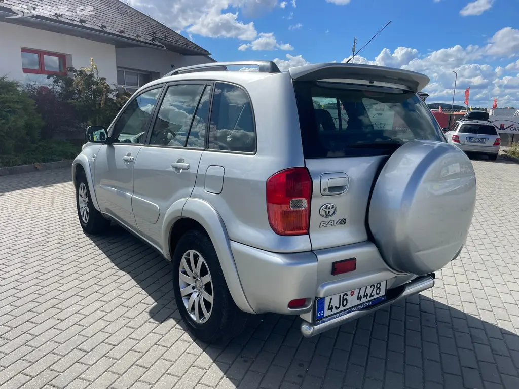 Toyota RAV4 2,0 D-4D 85kw Klima 4x4 05/2003 po STK - fotka 3