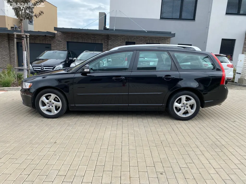Volvo V50 2.0D, 110 kW, r.v. 2012, tažné, nová STK - fotka 3