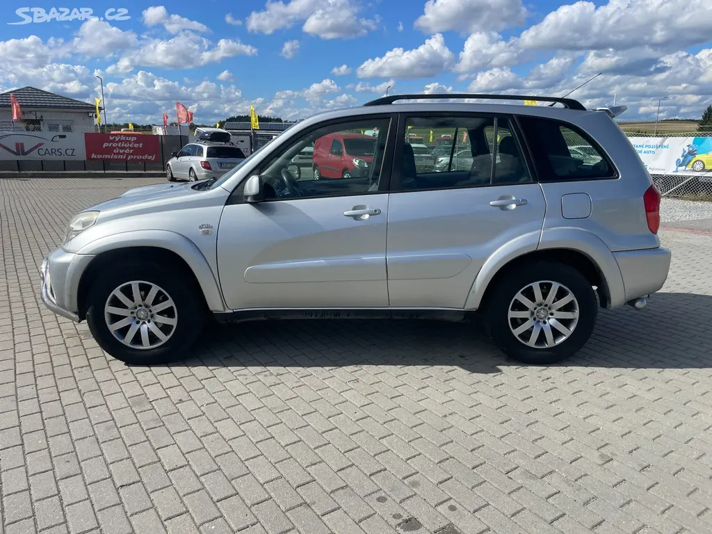 Toyota RAV4 2,0 D-4D 85kw Klima 4x4 05/2003 po STK - fotka 2
