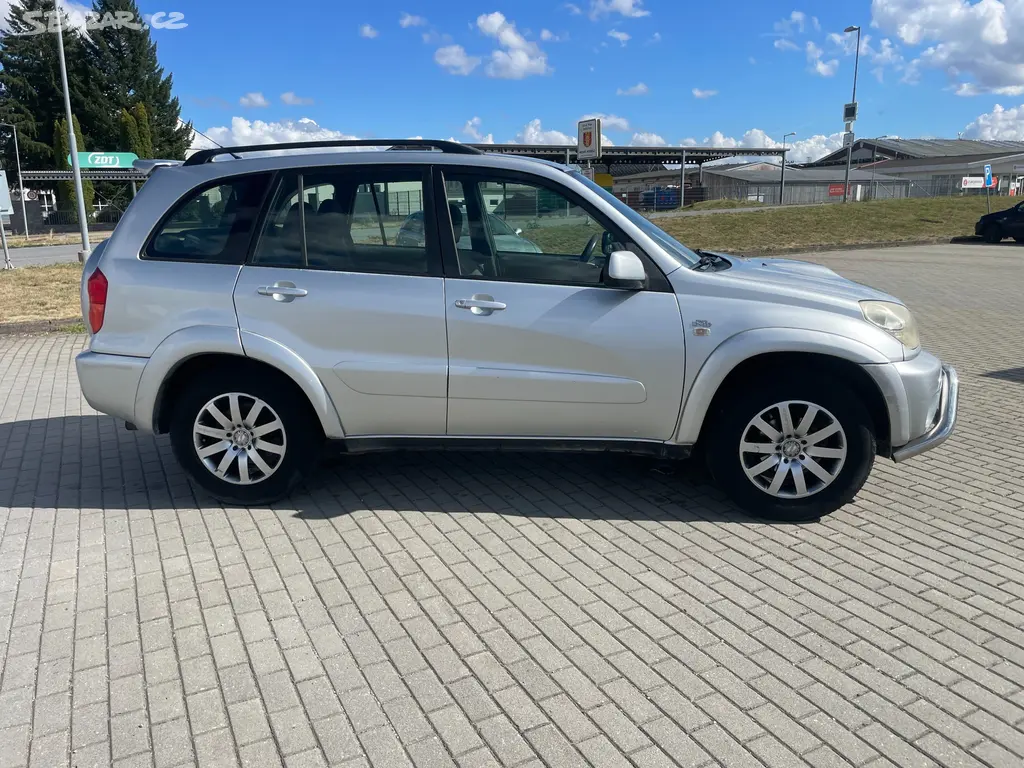 Toyota RAV4 2,0 D-4D 85kw Klima 4x4 05/2003 po STK - fotka 5