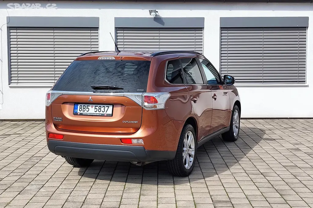 Mitsubishi Outlander, 2.2, 110 kW, 4×4, 7-místné - fotka 5