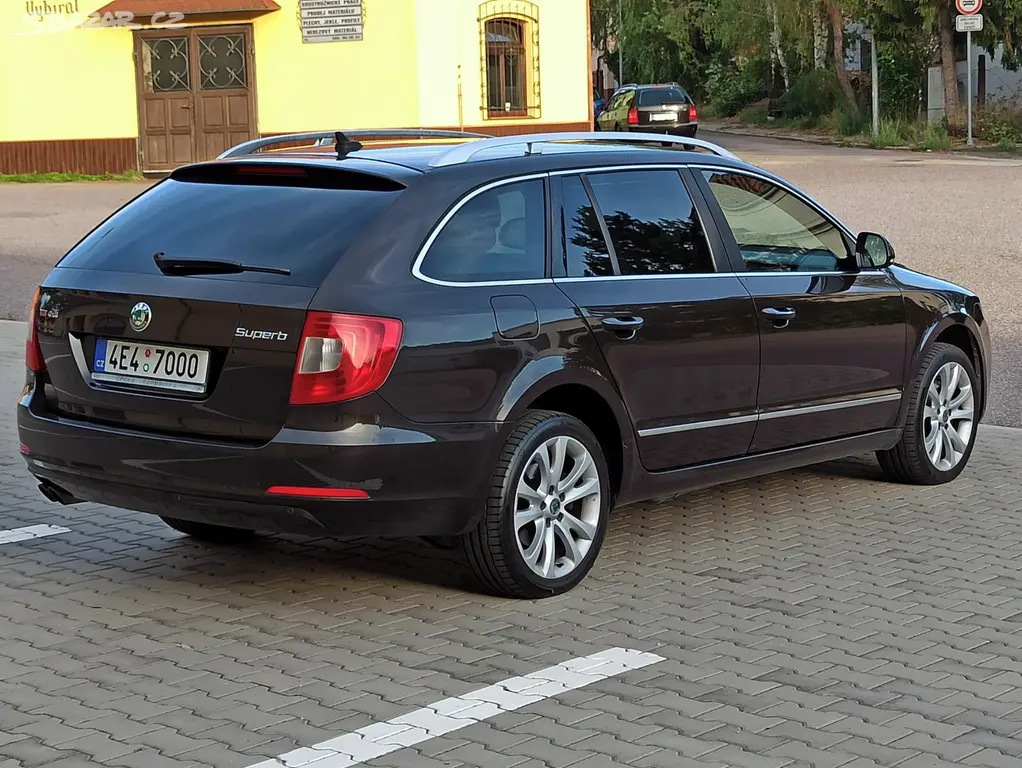 ŠKODA SUPERB Combi 2.0 TDi 125KW 4x4 / MANUÁL - fotka 3