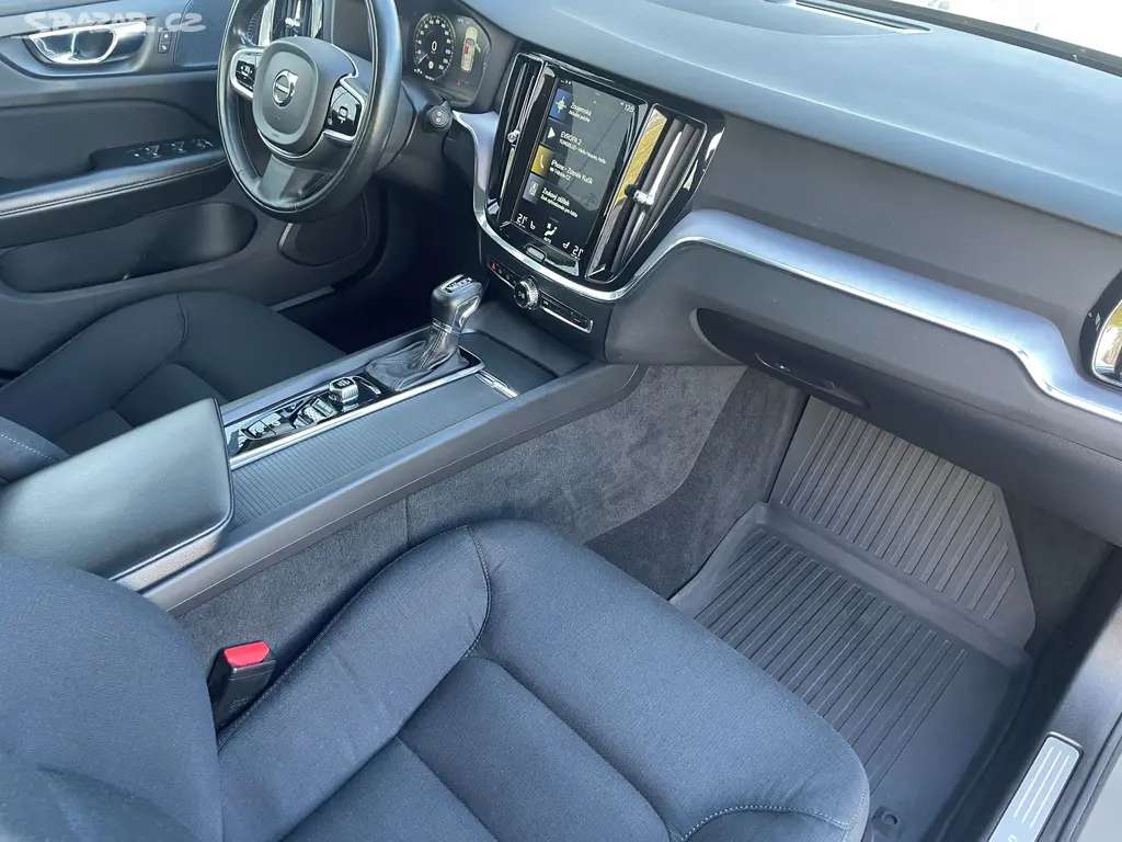 Volvo V60, D3 MOMENTUM Aut. - fotka 6