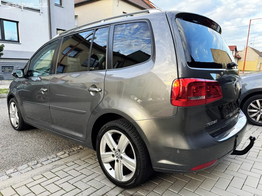 Volkswagen TOURAN 2.0TDI 7-MÍST,ALU,TAŽNÉ,PANORAMA - fotka 6
