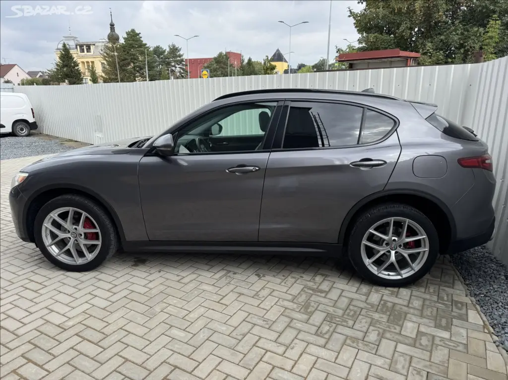 Alfa Romeo Stelvio, 2,0 T 206kW Q4 AT8 ZF 4X4 - fotka 4